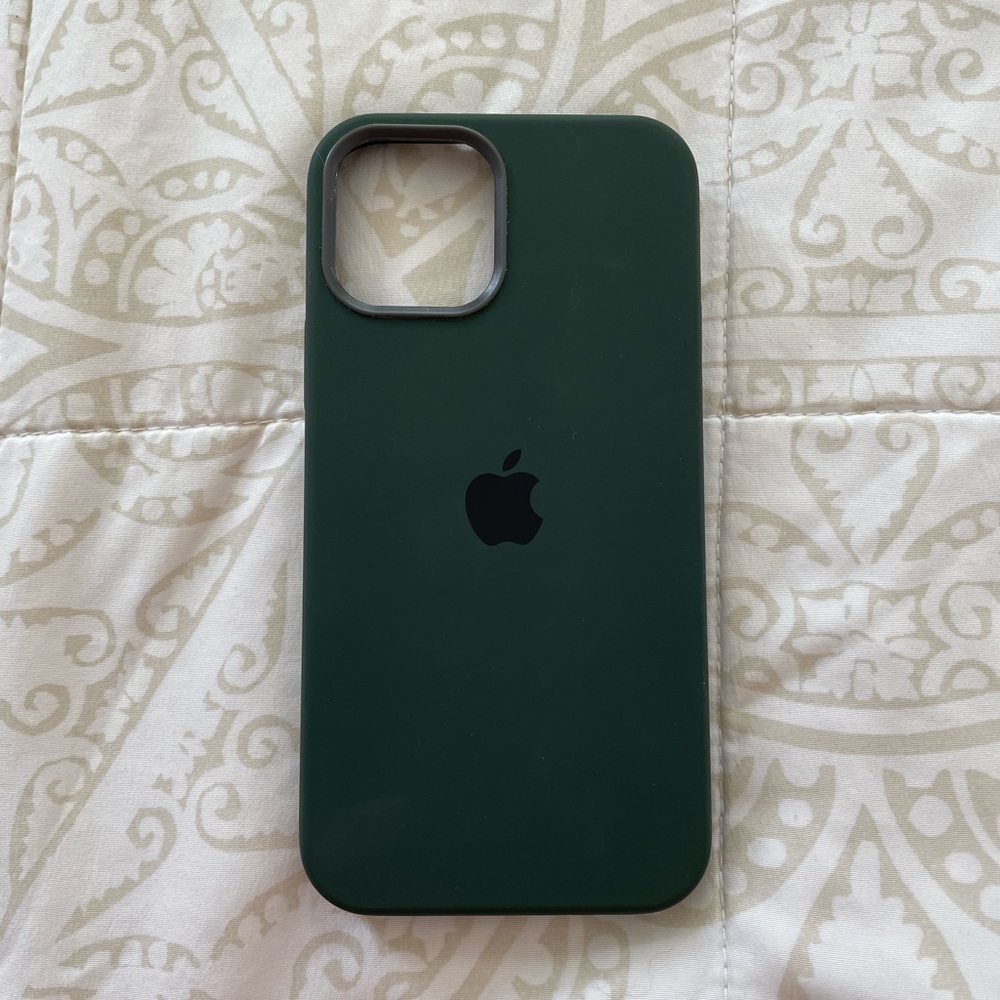 Apple iPhone 12 & 12 Pro silicone phone case Cyprus green with MagSafe